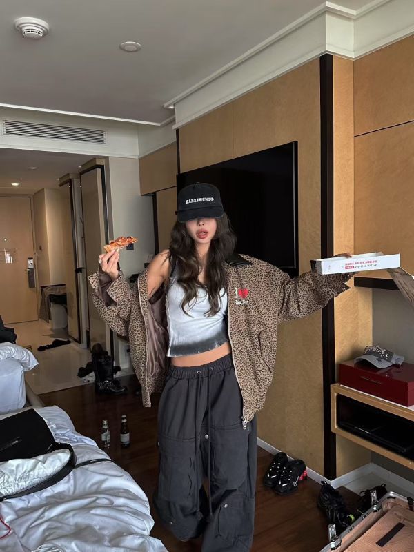 皮革領英字豹紋外套 