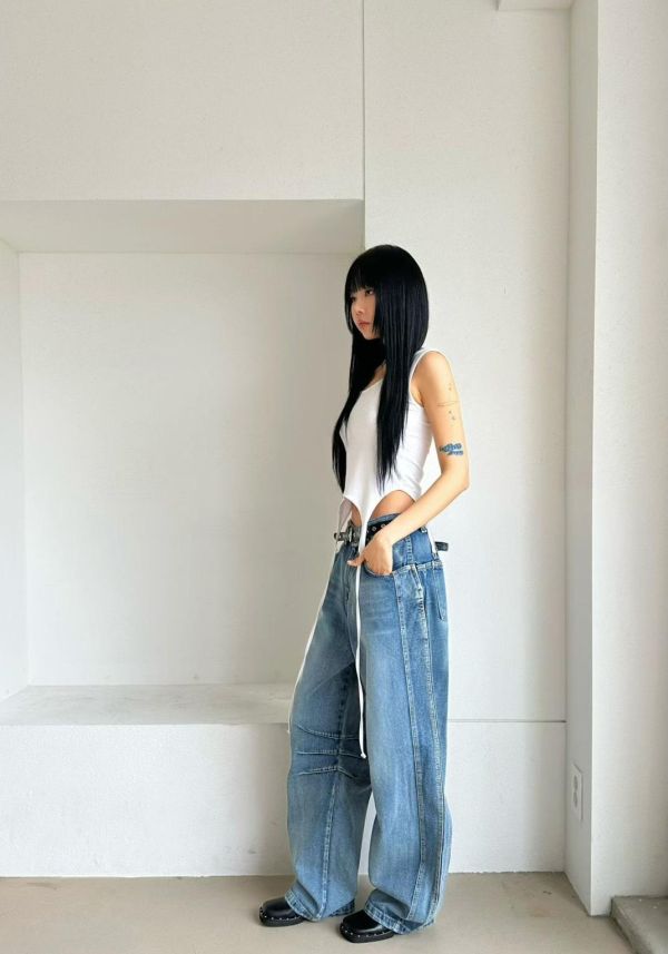 後腰扣環內側抓痕設計牛仔褲 