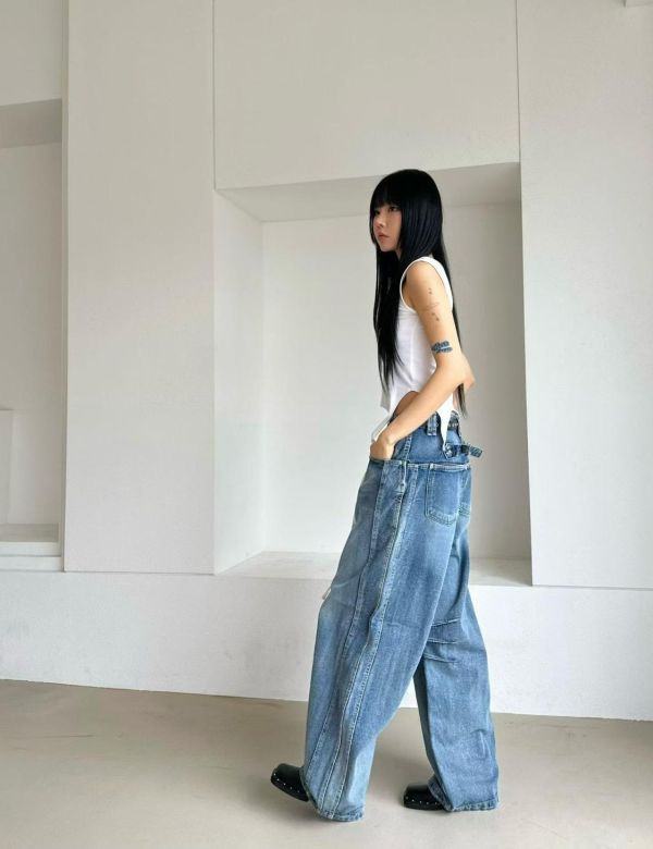 後腰扣環內側抓痕設計牛仔褲 