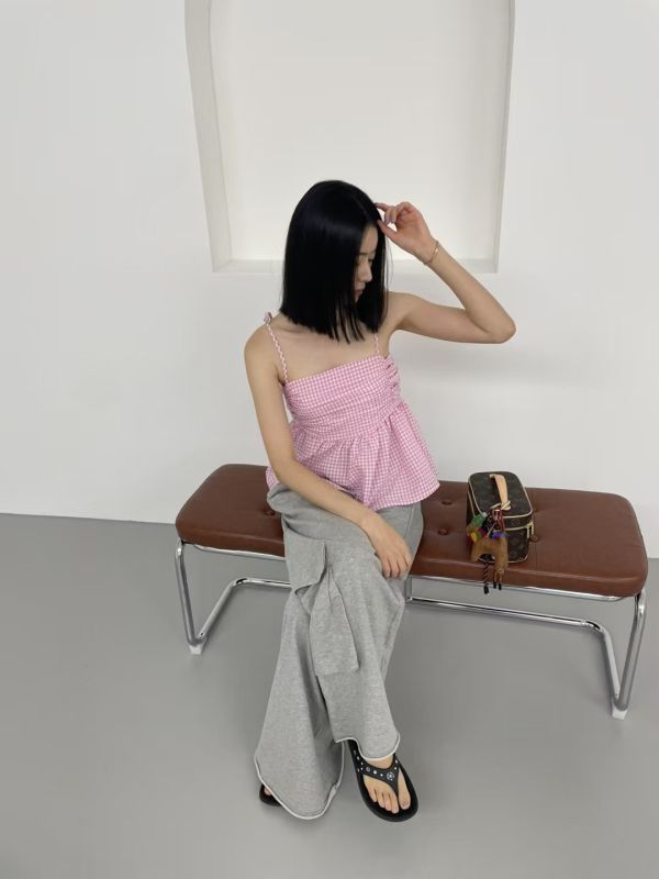 格子綁帶後背縷空上衣 