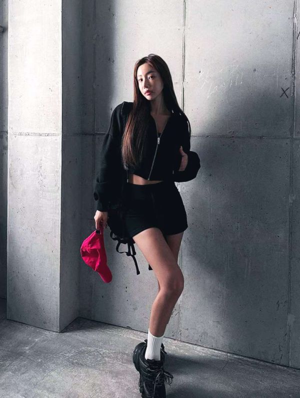 連帽短版拉鍊外套/抽繩短褲 