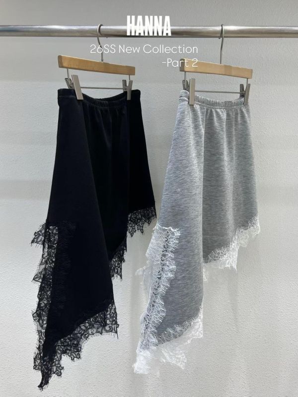 鬆緊腰下擺蕾絲拼接裙 