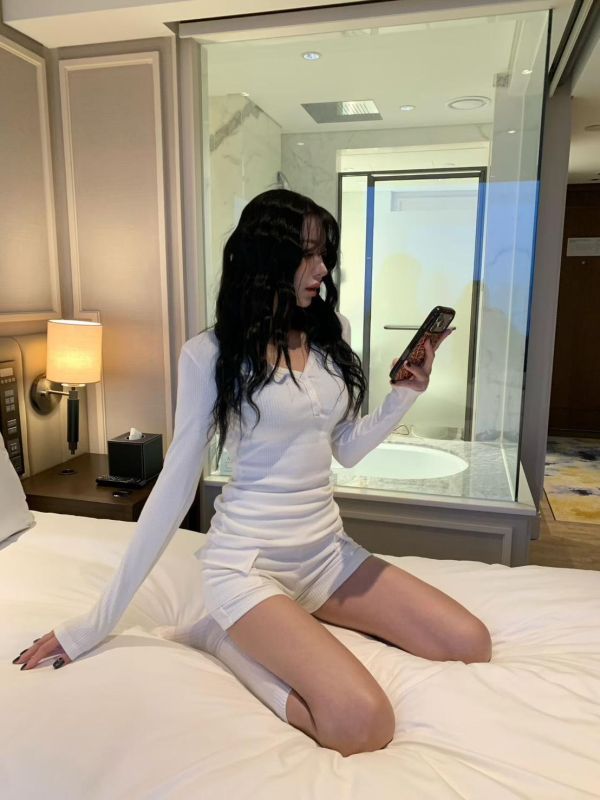 V領坑條羅紋長T+工裝合身小短褲SET 