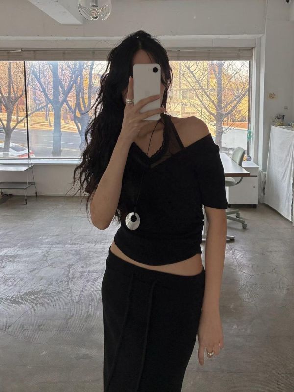 低領蕾絲掛脖短袖上衣 