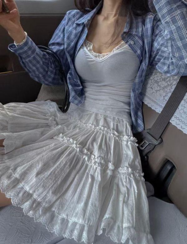 蕾絲滾邊V領彈性背心 