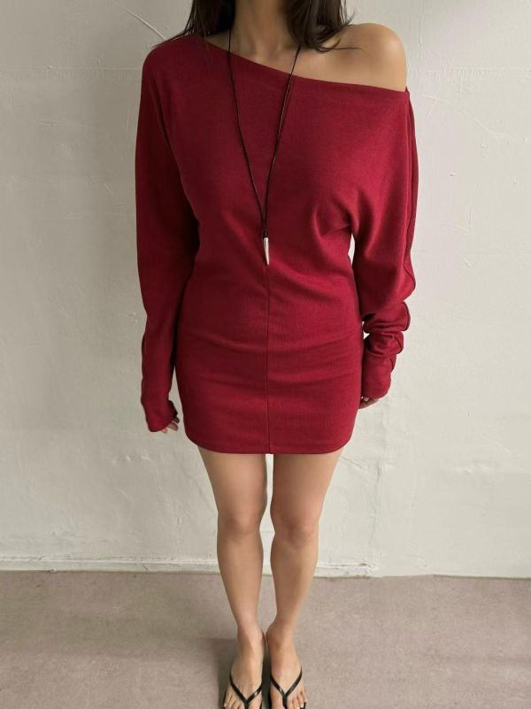 車線剪裁斜肩棉質洋裝 