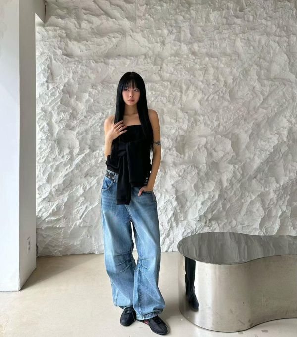 後腰扣環內側抓痕設計牛仔褲 