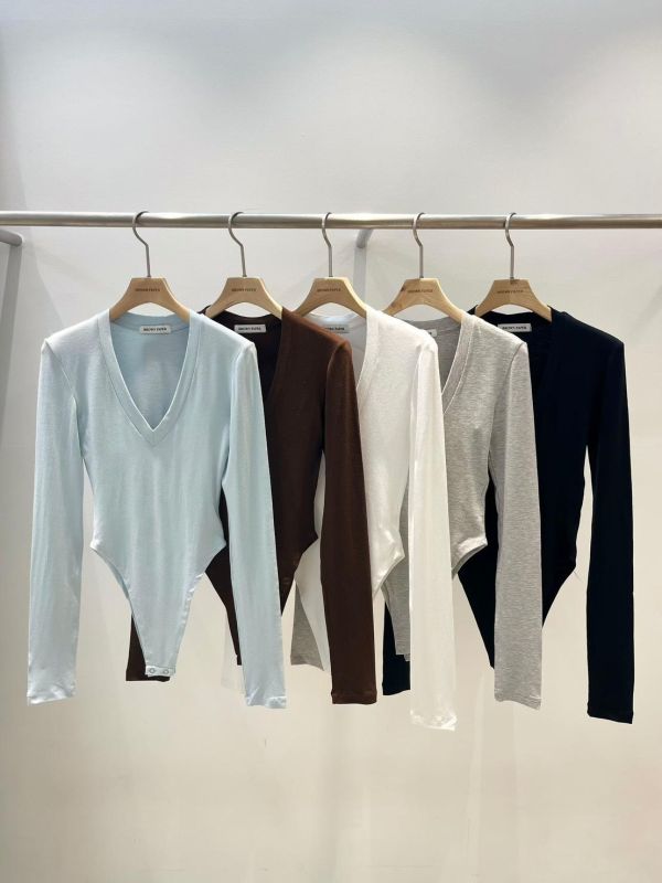 V領包屁長袖上衣 