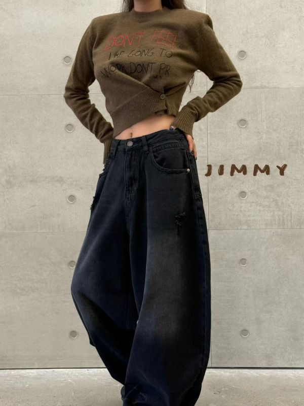 下鈕釦造型英字上衣 