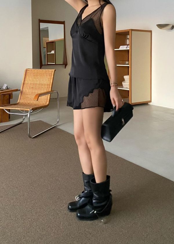 V領點點蕾絲緞面背心/點點蕾絲緞面小短褲 