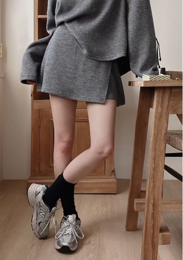 連帽下擺圓弧上衣+假兩件短褲裙Set 