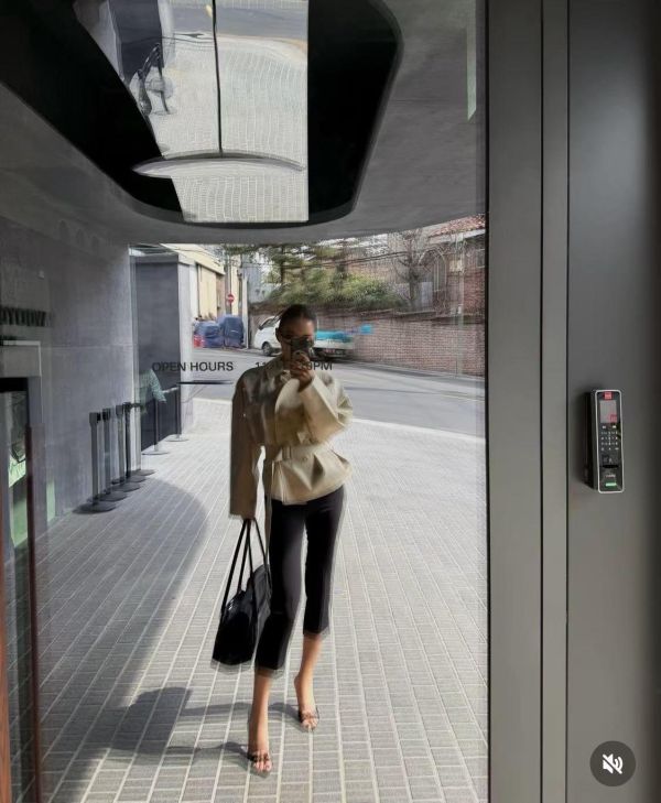 俐落短版綁帶風衣 