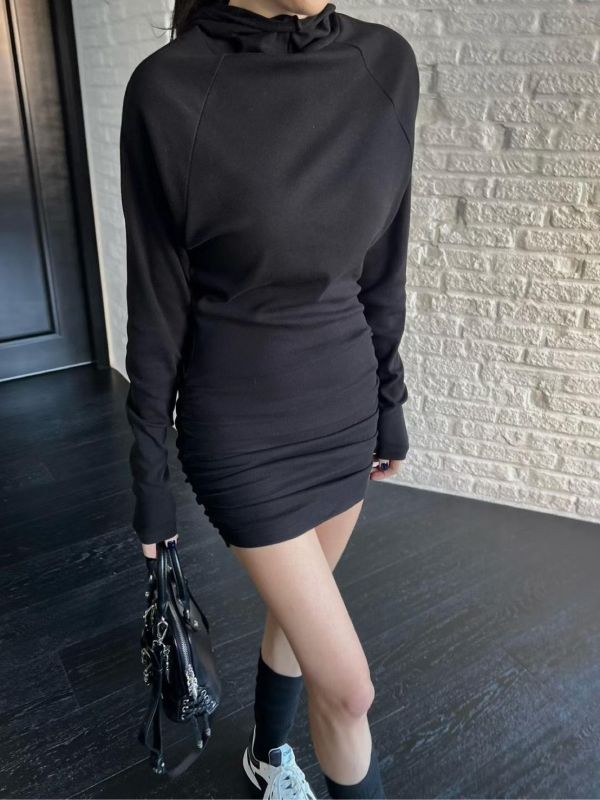 高領長袖皺褶包臀洋裝 