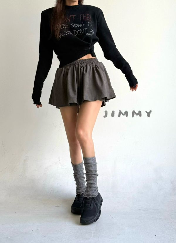 下鈕釦造型英字上衣 