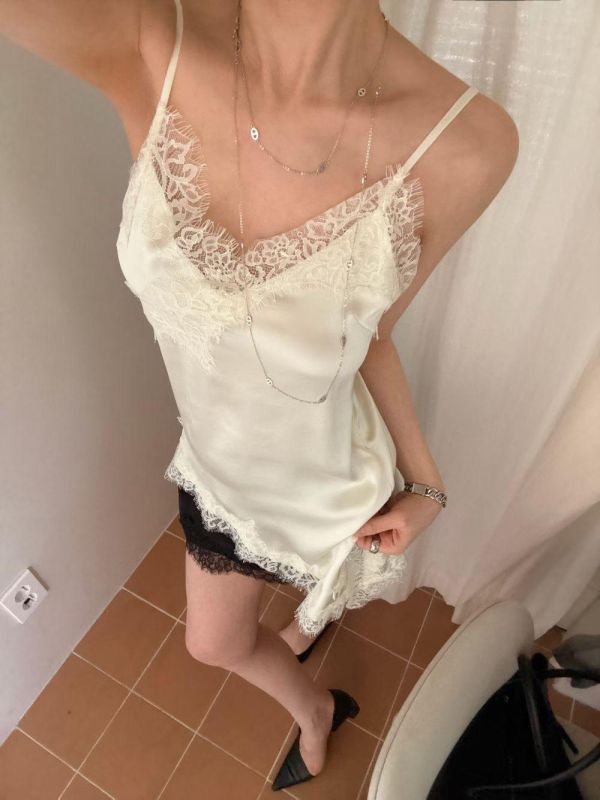 下斜邊蕾絲細肩背心 