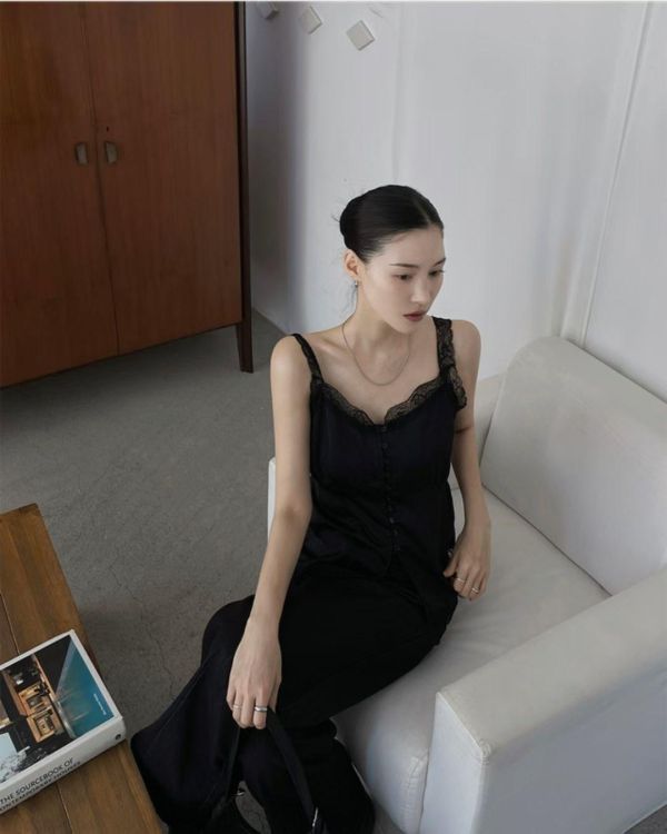 低領蕾絲邊背心 