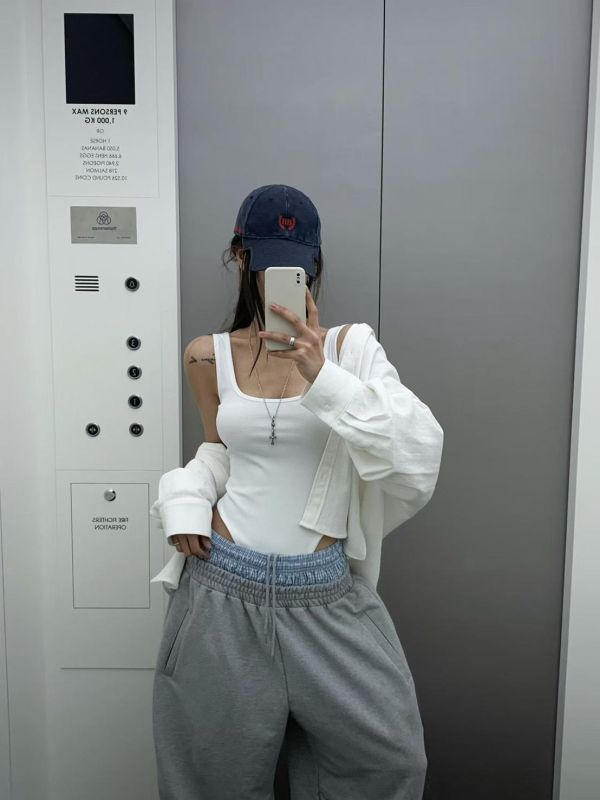 超辣寬肩包屁上衣 