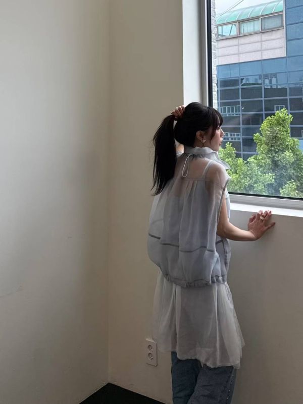 透膚立領縮腰背心 