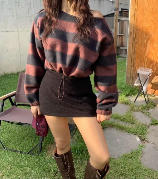 條紋撞色下擺縮口短版毛衣 