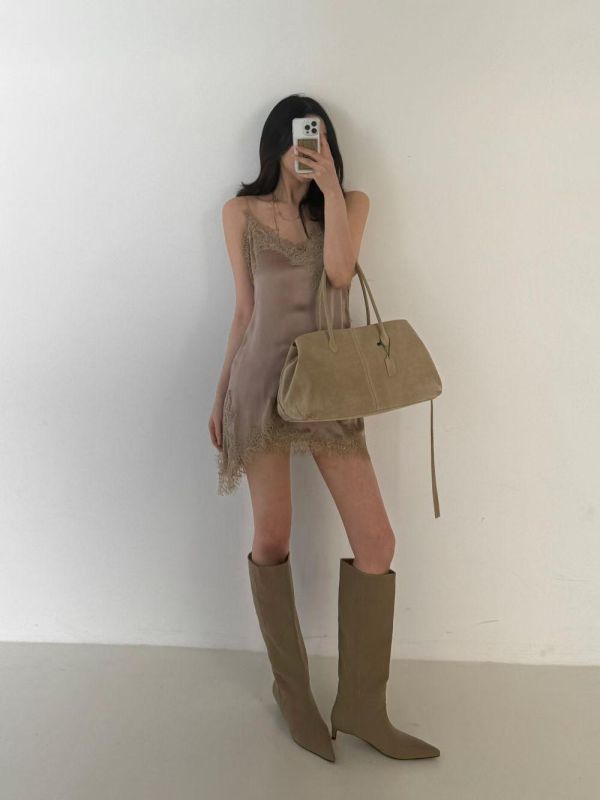 下斜邊蕾絲細肩背心 