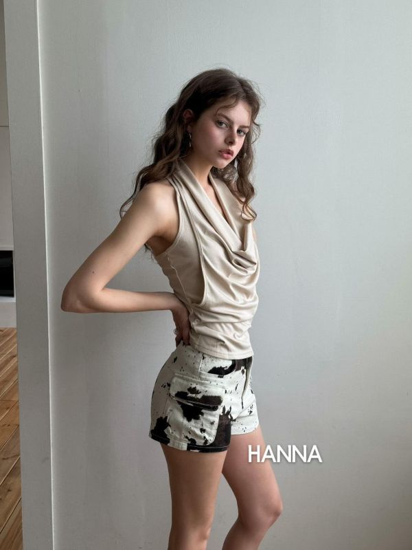 假兩件垂墜感繞脖挖肩背心 