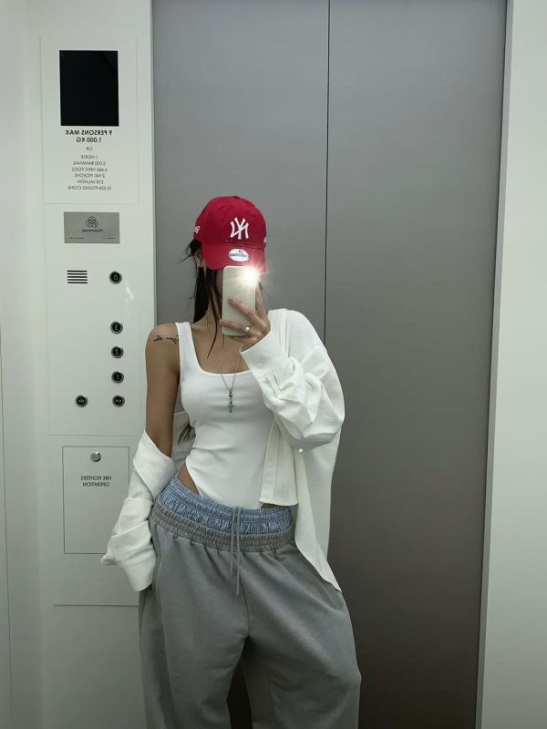 超辣寬肩包屁上衣 