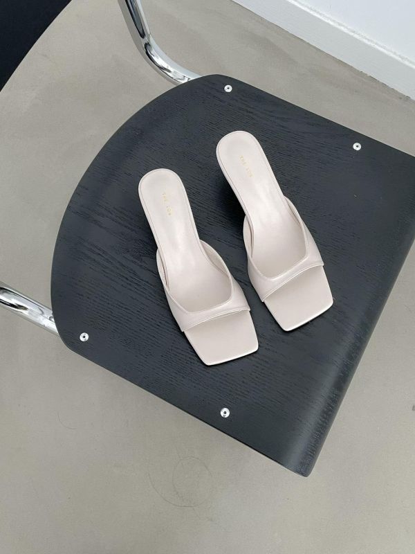 方頭皮革低跟涼鞋(偏小半號/5公分) 