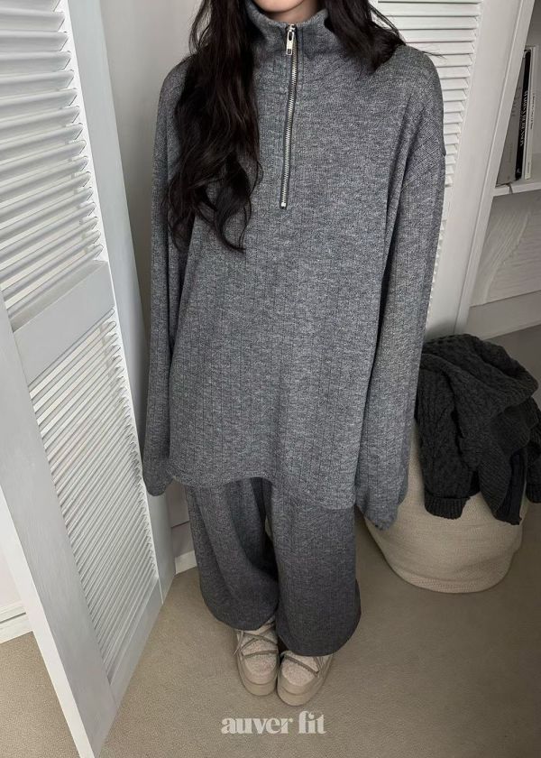 半拉鍊高領下擺縮口針織上衣/寬鬆休閒縮口褲 