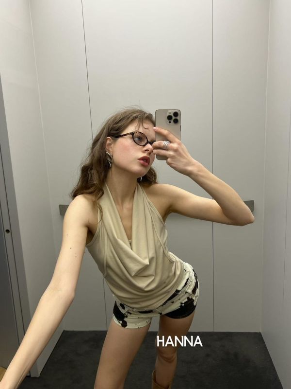 假兩件垂墜感繞脖挖肩背心 