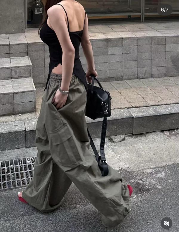 V領帶胸墊蕾絲背心 