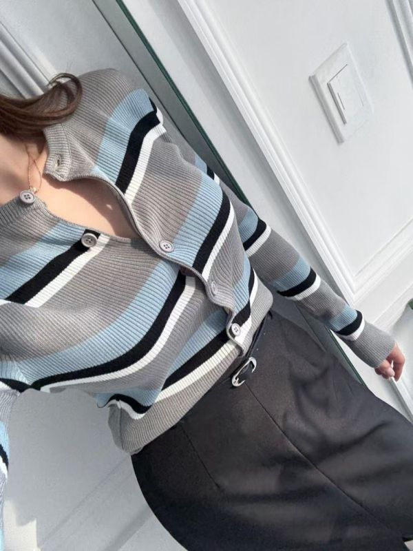 排釦條紋針織外套 