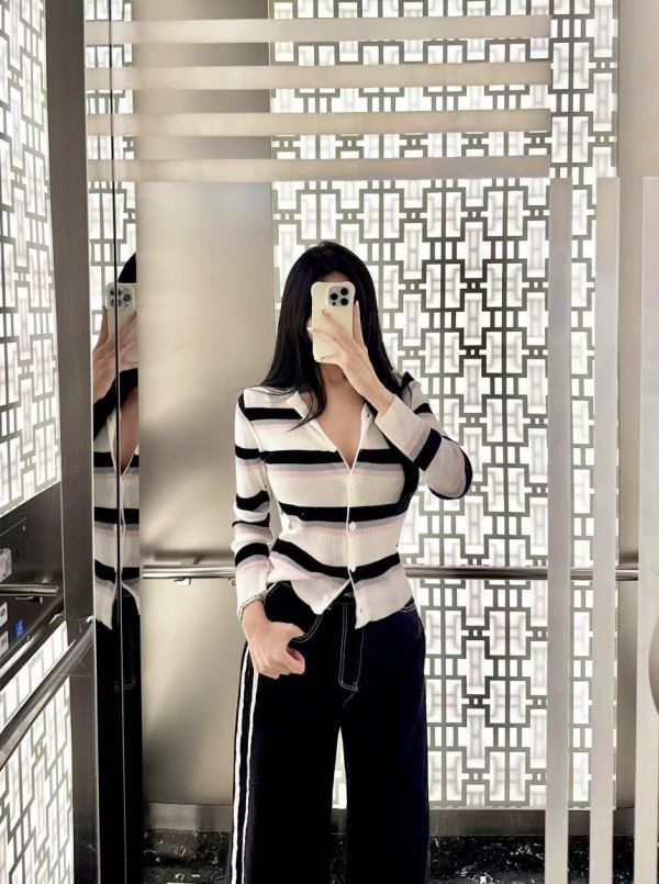 排釦條紋針織外套 