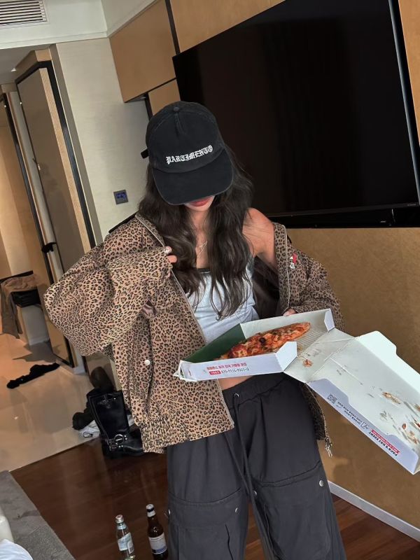 皮革領英字豹紋外套 