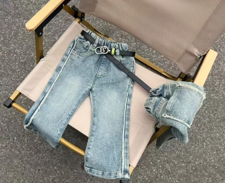 <<90-130>>毛滾邊微喇叭牛仔褲 