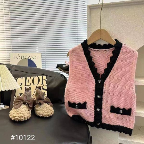 溫柔氣質V領針織背心 針織背心,秋冬女童穿搭,溫暖毛織開衫背心,氣質蕾絲拼接背心