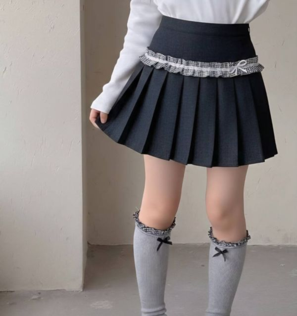 <<110-150>>清新黑白百褶裙 