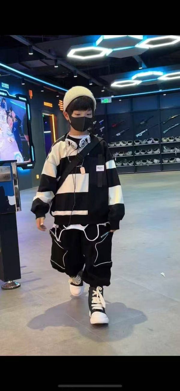 <<110-150>>現代感態度上衣 