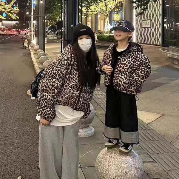 <<130-170>>豹紋閃耀潮酷親子羽絨外套 