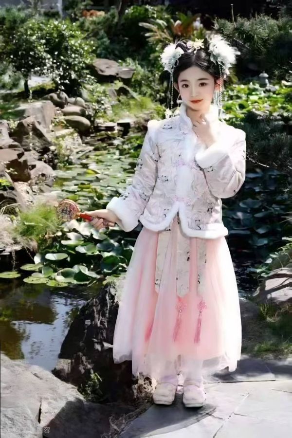 <<120-160>>粉韻古風毛絨漢服套裝 