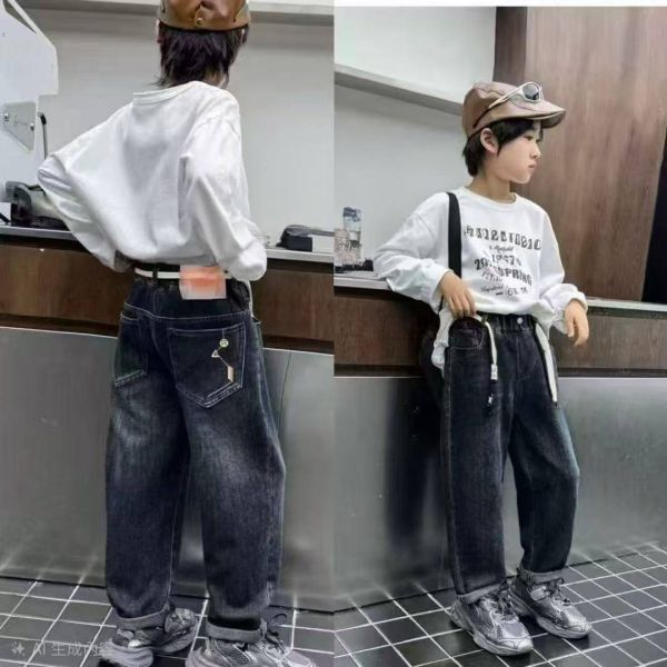 <<120-135>>口袋標語城市風牛仔褲 