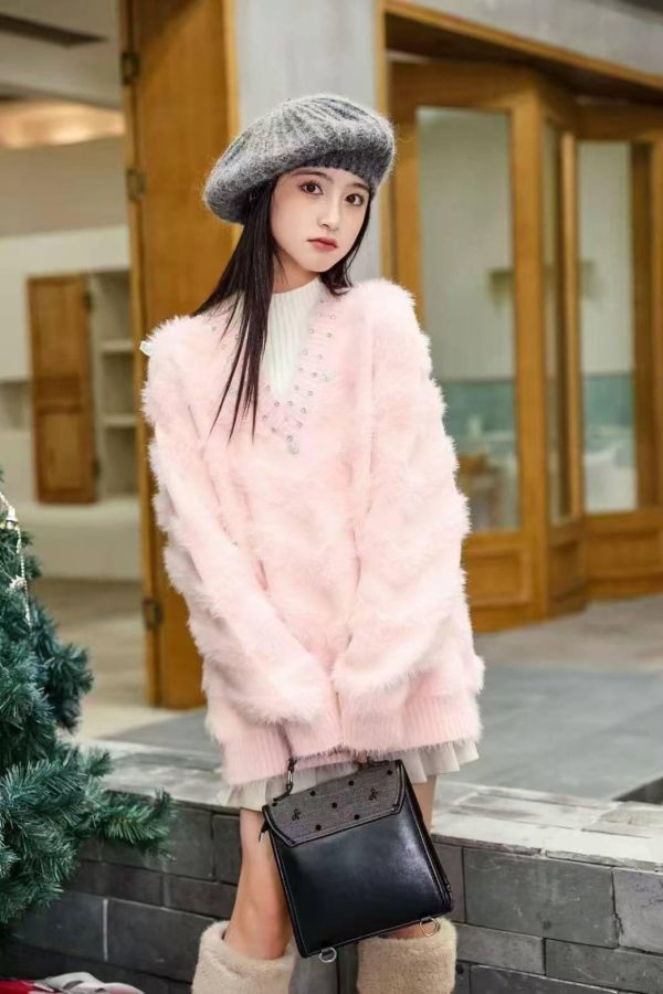 <<130-170>>毛絨夢幻粉針織上衣 