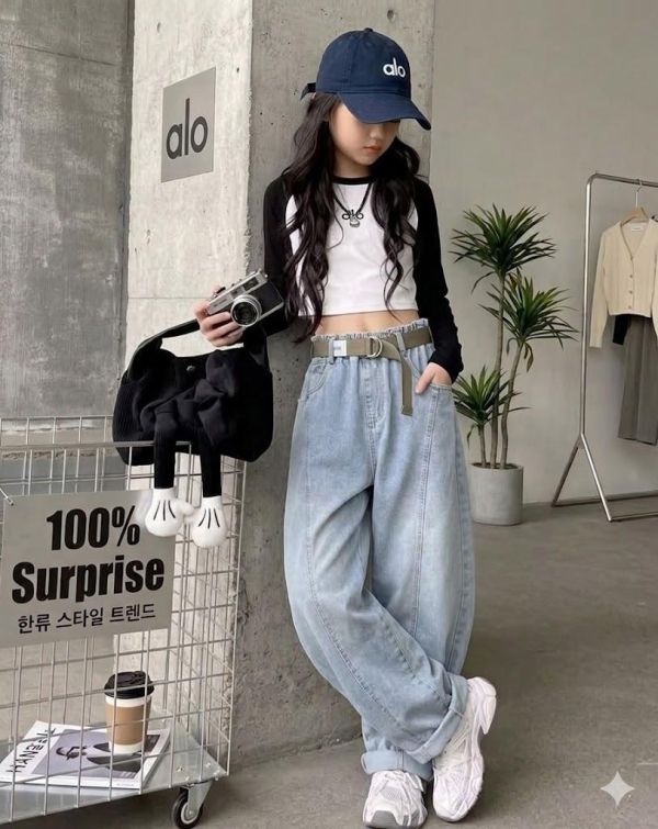 <<135-160>>鬆腰藍調彎刀牛仔褲 