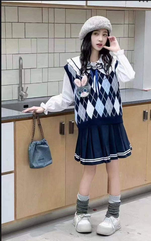 <<110-150>>夢幻學院菱格套裝(三件式) 