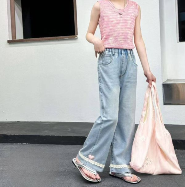 <<110-125>>夏日輕盈蕾絲愛心牛仔褲 