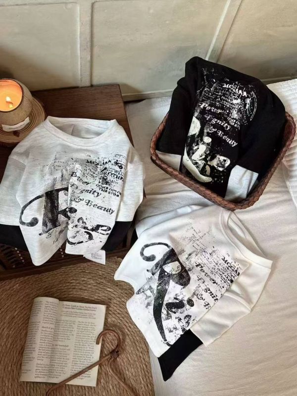 <<90-130>>黑白刷字創意上衣 