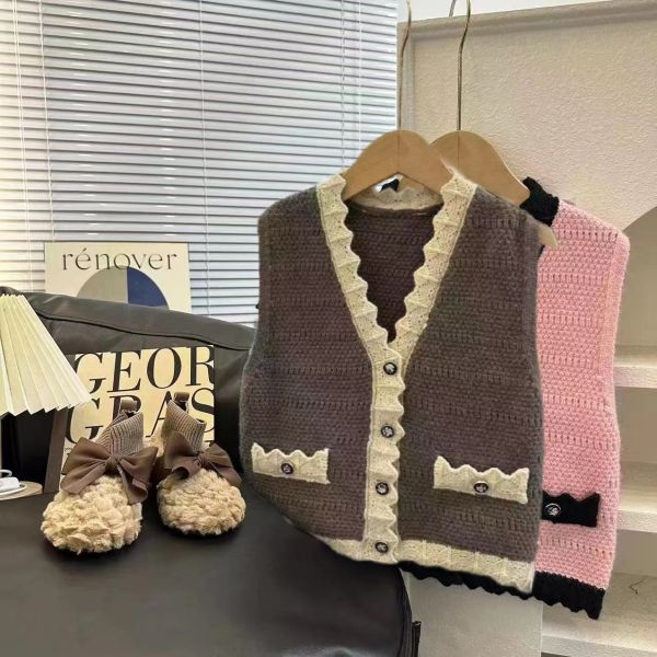 溫柔氣質V領針織背心 針織背心,秋冬女童穿搭,溫暖毛織開衫背心,氣質蕾絲拼接背心