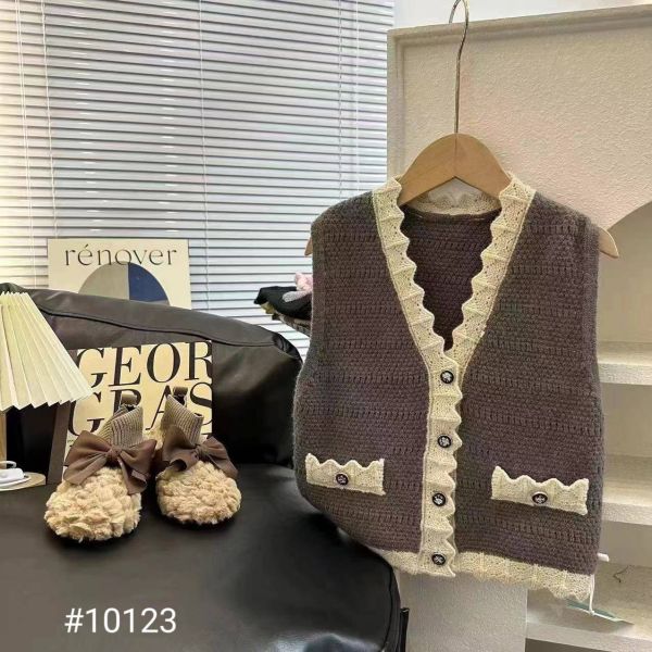 溫柔氣質V領針織背心 針織背心,秋冬女童穿搭,溫暖毛織開衫背心,氣質蕾絲拼接背心