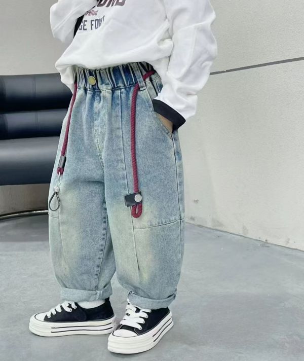 <<90-130>>時尚感工裝風牛仔褲 