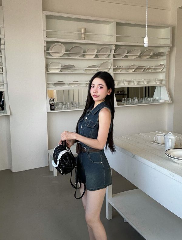 【Mi nin】無袖牛仔套裝 牛仔套裝, V領短褲套裝, 顯瘦短褲穿搭, 夏日套裝推薦, 氣質牛仔裝, 高級感穿搭, 腰帶設計套裝, 一件搞定穿搭, 女生牛仔套裝