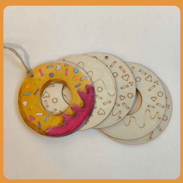 甜甜圈造型木片(5入) 附繩子｜雷切木片｜彩繪木片｜木牌｜吊牌 ｜親子勞作｜DIY手作｜美術工藝材料 甜甜圈造型木片,雷切木片,彩繪木片,木牌,吊牌,親子勞作,DIY手作,美術工藝材料